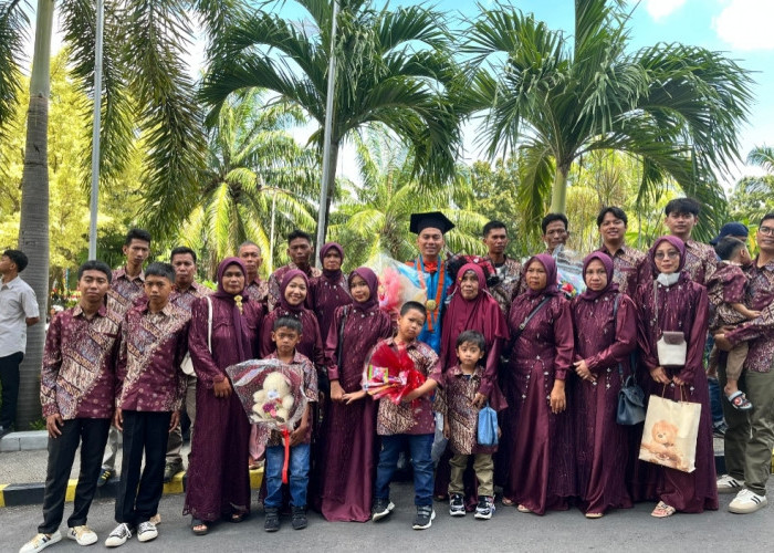 Dari Sawah ke Kampus, Anak Petani Banyuasin Ini Raih Predikat Mahasiswa Berprestasi S2 STIHPADA