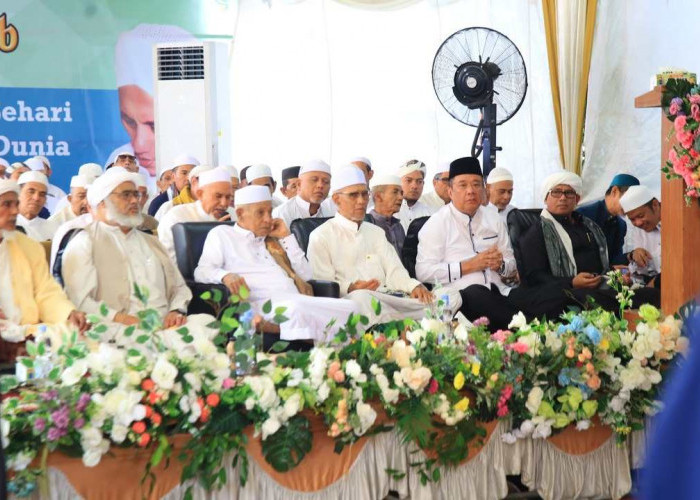 Hadiri Haul Akbar KH Ali Umar Thoyib, Cik Ujang Tegaskan Komitmen Pemprov Dukung Pendidikan dan Dakwah Islam