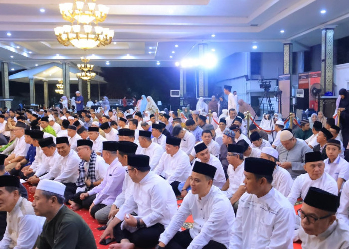 Herman Deru Akhiri Pengajian Ramadhan Pemprov Sumsel, Perkuat Silaturahmi Pemerintah dan Masyarakat