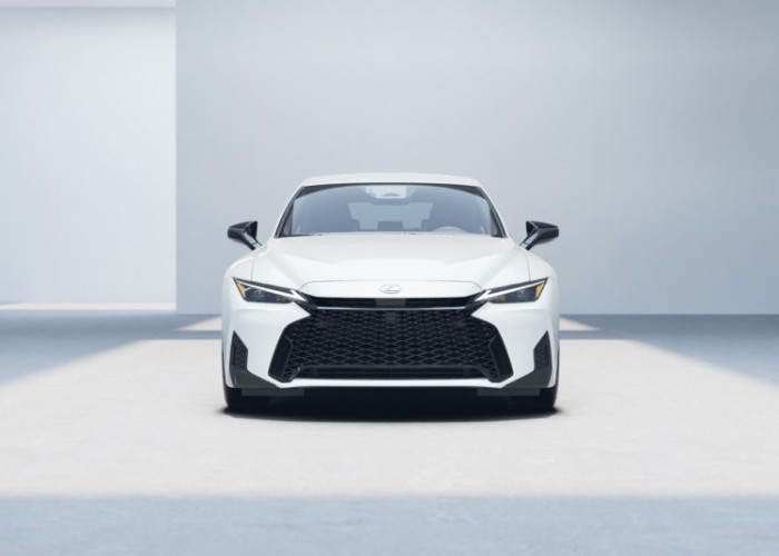 Sedan Hybrid Mewah! Lexus IS 300h 2026 Tampil Lebih Sporty dan Canggih