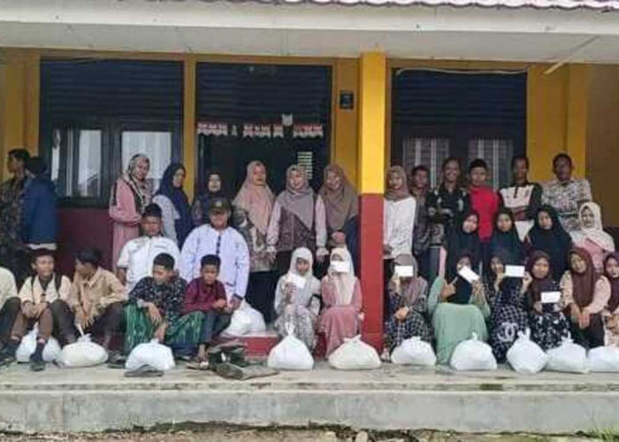 Setiap Tahun SMPN 2 Muara Telang Salurkan Zakat Fitrah