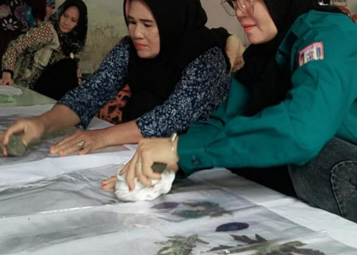 Pemdes Sungai Pinang Berikan Pelatihan Batik Ecoprint
