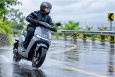 7 Teknik Mengendarai Motor Listrik Saat Trek Basah agar Tetap Stabil