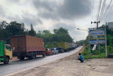 Perjalanan ke Palembang Jadi Berjam-jam, Pengendara Keluhkan Macet Panjang di Jalintim Banyuasin