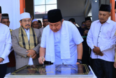 Resmikan Masjid di Alang-Alang Lebar, Herman Deru Ajak Masyarakat Memakmurkan Masjid