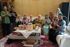 Semangat Kebersamaan, Guru dan PTK SMPN 2 Banyuasin III Silaturahmi ke Rumah Kepsek