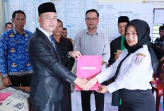Pelantikan Perangkat Desa Pelajau Ilir, Camat Banyuasin III Tekankan Profesionalisme dan Pelayanan Prima