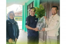 Siap Sukseskan Program Ekoteologi, ​MAN 1 Banyuasin Terima Bantuan Bibit Pohon dari DLH