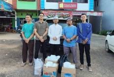 Gerakan Infaq Banyuasin Bagikan Takjil untuk Pemudik di Jalintim, Wujud Kepedulian di Bulan Ramadhan