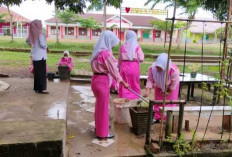 Menjaga Kebersihan Lingkungan, SMKN 1 Banyuasin III Terapkan Program Rabu Bersih