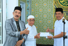 Ramadan Penuh Berkah, Wagub Cik Ujang Bantu Material Pembangunan Masjid Ummul Tumina