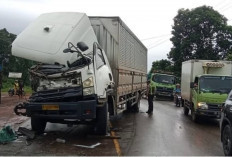 Truck Box Tabrak Truk dari Arah Berlawanan di Jalintim KM 50 Banyuasin, Arus Lalu Lintas Sempat Terganggu