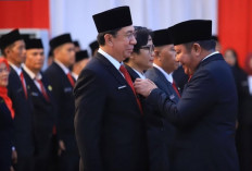 Herman Deru Serahkan Satyalancana Karya Satya kepada 491 PNS Sumsel