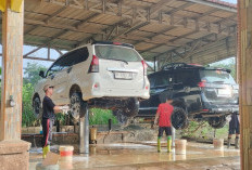Jelang Idul Fitri 1447 H, Usaha Cuci Mobil di Jalintim Banyuasin Kebanjiran Orderan