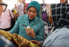 Feby Herman Deru Dukung Produk Lokal Saat Kunjungi Gerai TP PKK Muara Enim