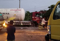Tabrak Truk Tangki BBM, Sopir Truk Patah Kaki