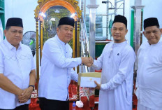 Wagub Sumsel Cik Ujang Safari Jumat di Masjid Al-Ikhlas, Salurkan Bantuan dan Siapkan Hewan Kurban