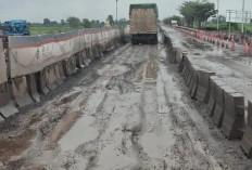 Bayar Rp50 Ribu Serasa Naik Perahu! Tol Palembang–Kayuagung Rusak Parah, Tuai Protes Jelang Mudik Lebaran